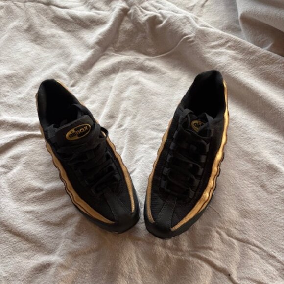 Nike Air Max 95 GS OG ‘Black Metallic Gold’ 905348-032 Youth Sz 7Y Women Sz 8.5 - Picture 8 of 11